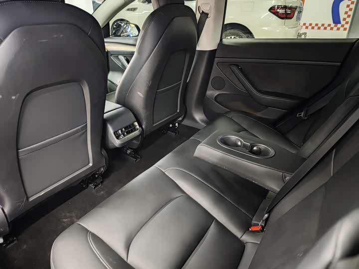 Фото 6 - Tesla Model 3