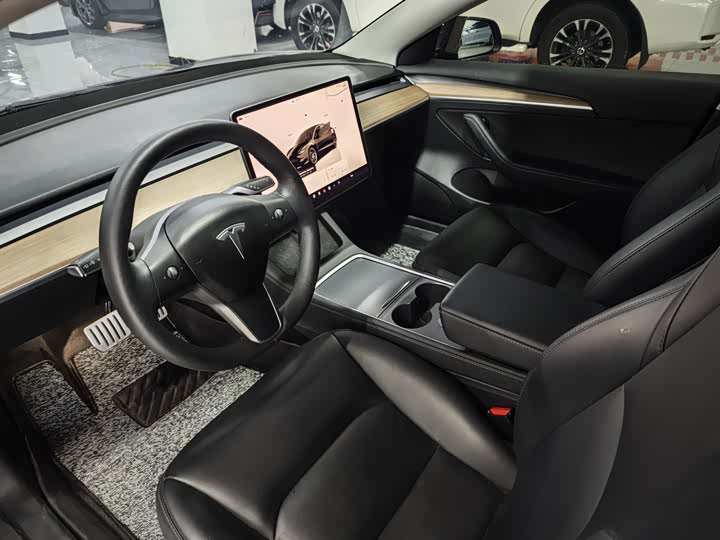 Фото 8 - Tesla Model 3