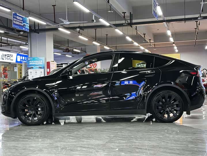 Фото 6 - Tesla Model Y