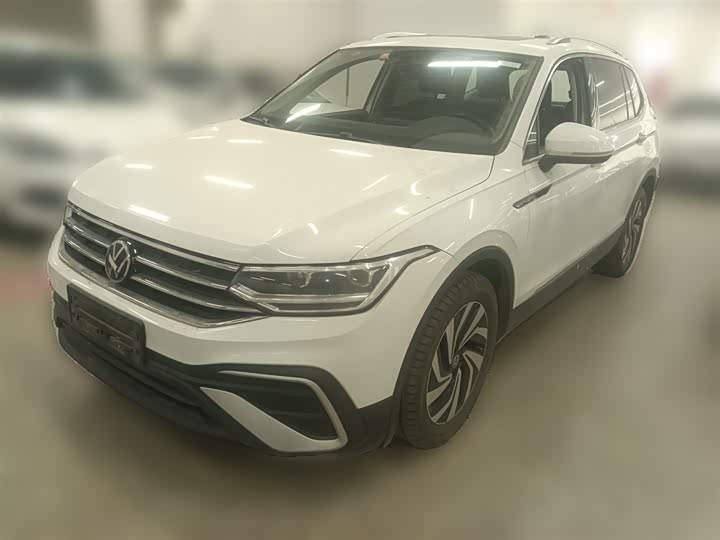 Фото 1 - Volkswagen Tiguan L Pro