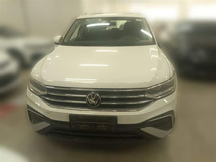 Фото 5 - Volkswagen Tiguan L Pro