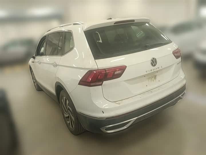 Фото 9 - Volkswagen Tiguan L Pro