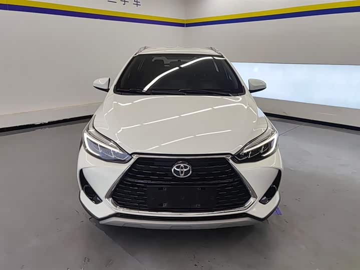 Фото 2 - Toyota Yaris L Hatchback