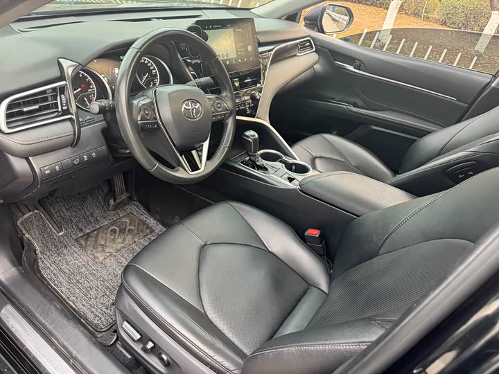 Фото 4 - Toyota Camry