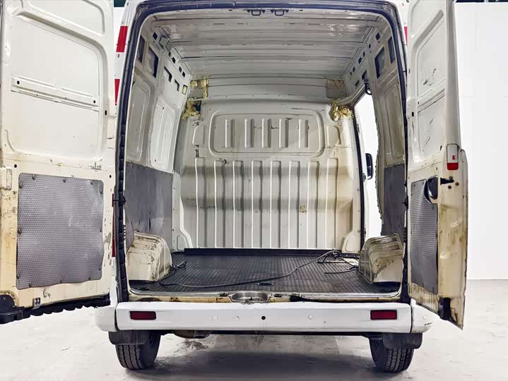 Фото 9 - Maxus V80