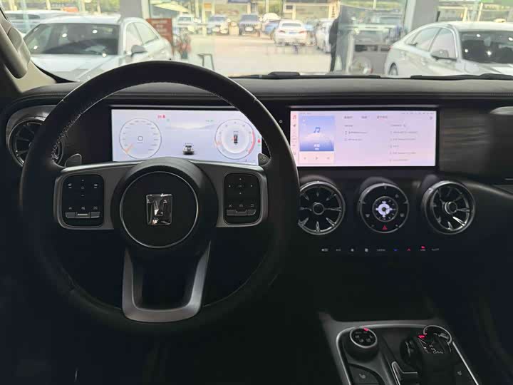 Фото 8 - Tank 300