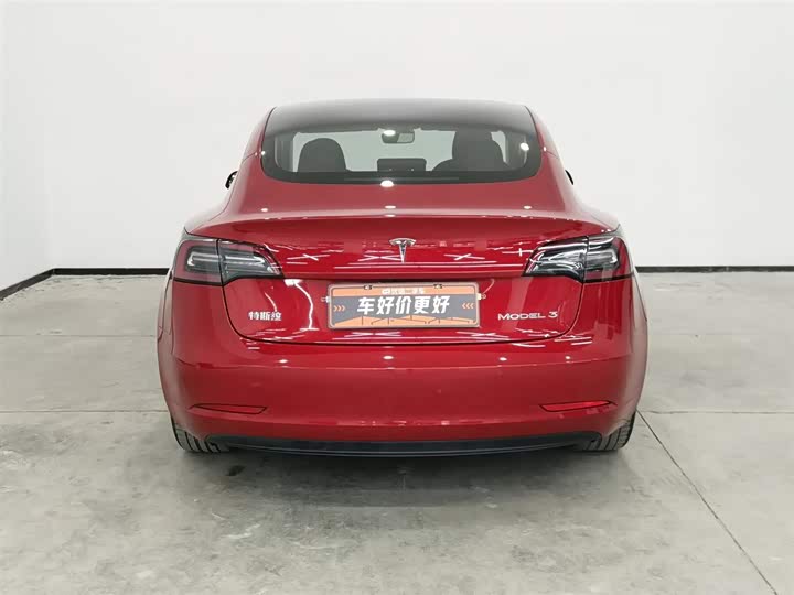 Фото 4 - Tesla Model 3