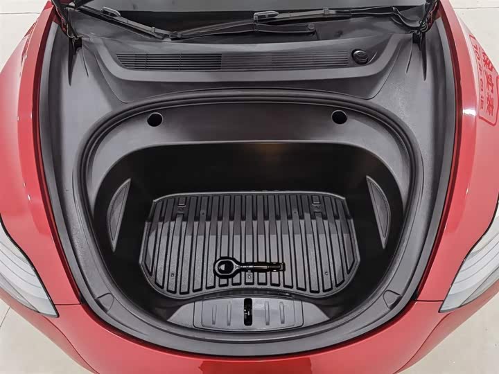 Фото 6 - Tesla Model 3