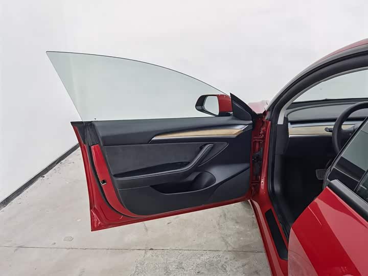 Фото 8 - Tesla Model 3