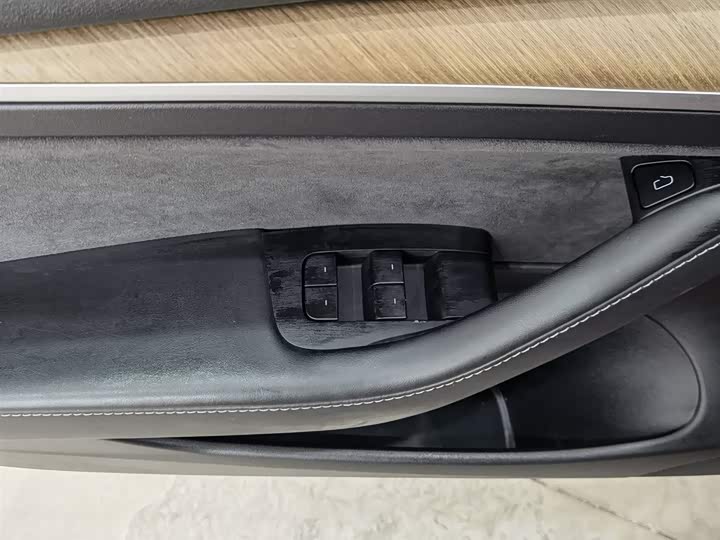 Фото 9 - Tesla Model 3