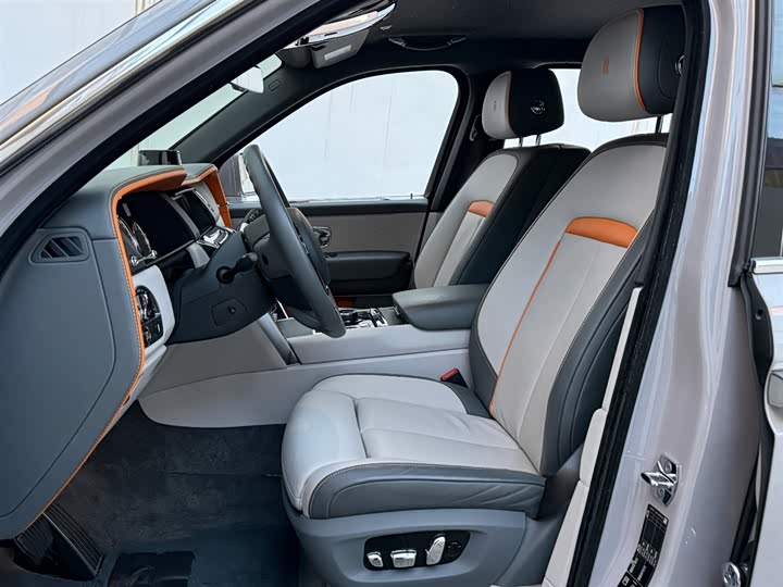 Фото 6 - Rolls-Royce Cullinan