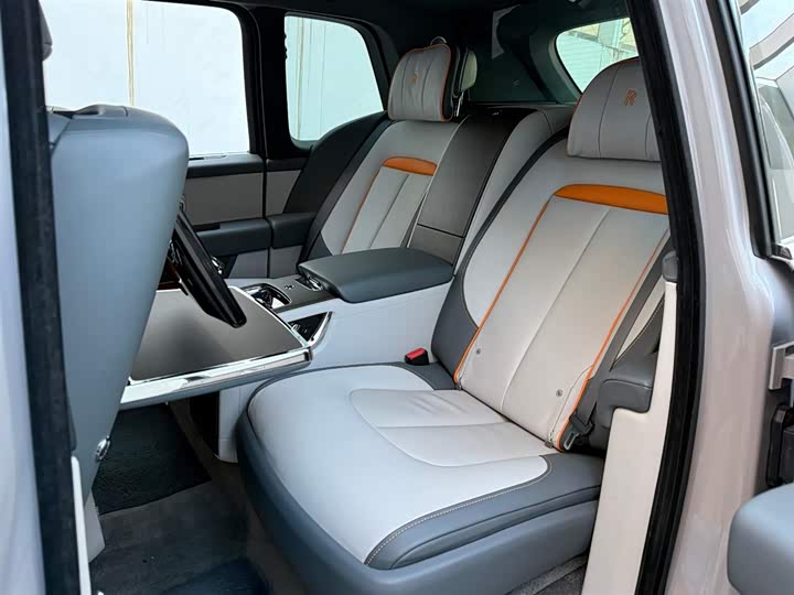 Фото 7 - Rolls-Royce Cullinan