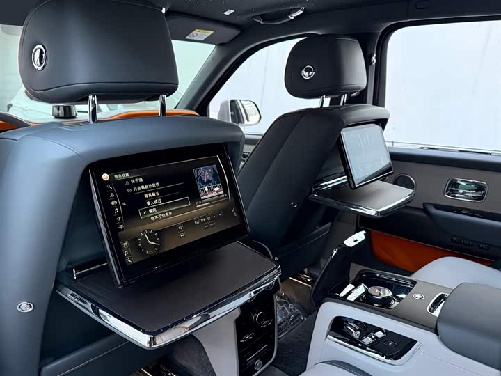 Фото 8 - Rolls-Royce Cullinan