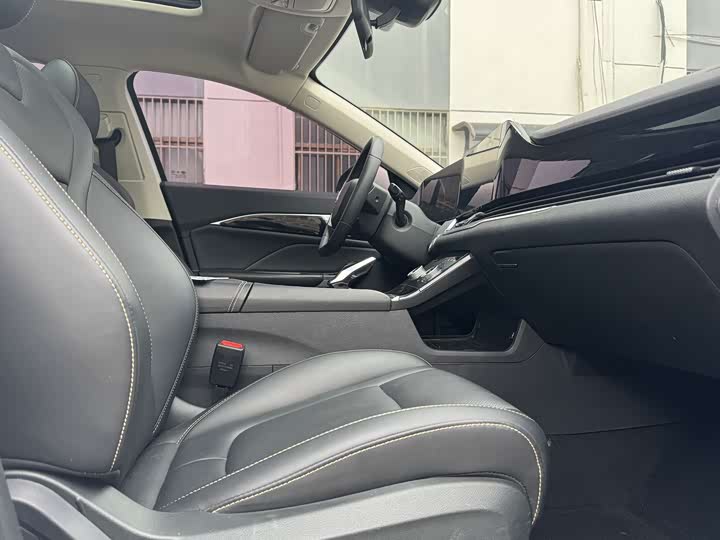 Фото 9 - Bestune B70