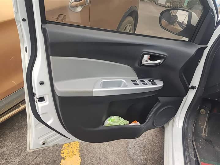 Фото 7 - Changan BenBen E-Star