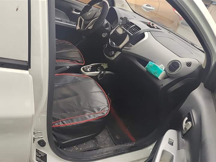 Фото 8 - Changan BenBen E-Star