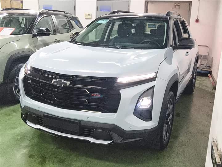 Фото 2 - Chevrolet Equinox Plus