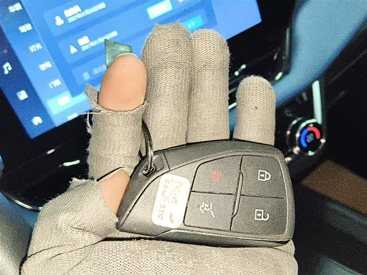 Фото 9 - Chevrolet Equinox Plus