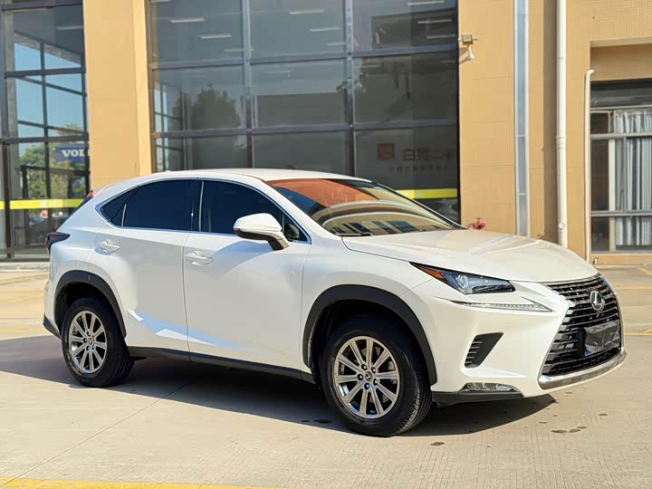 Фото 3 - Lexus NX