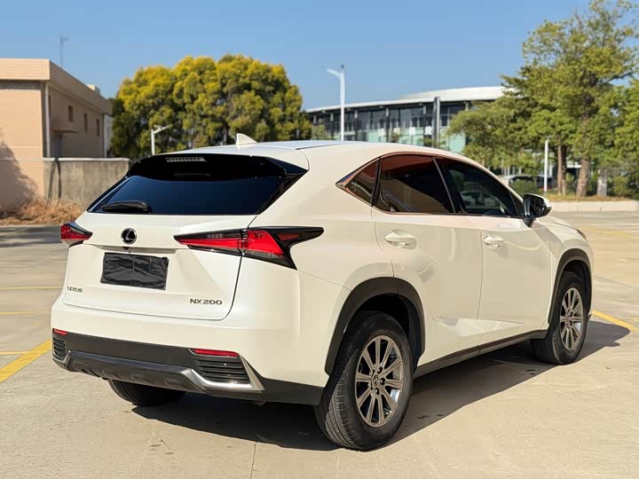 Фото 4 - Lexus NX