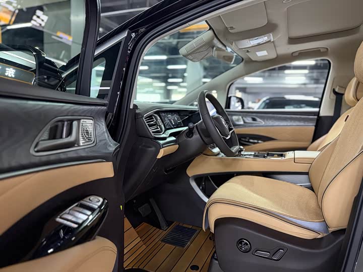 Фото 7 - Denza D9