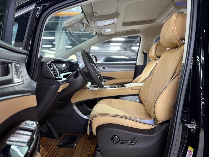 Фото 8 - Denza D9