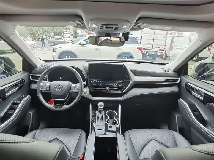 Фото 2 - Toyota Highlander