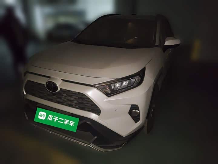 Фото 2 - Toyota RAV4