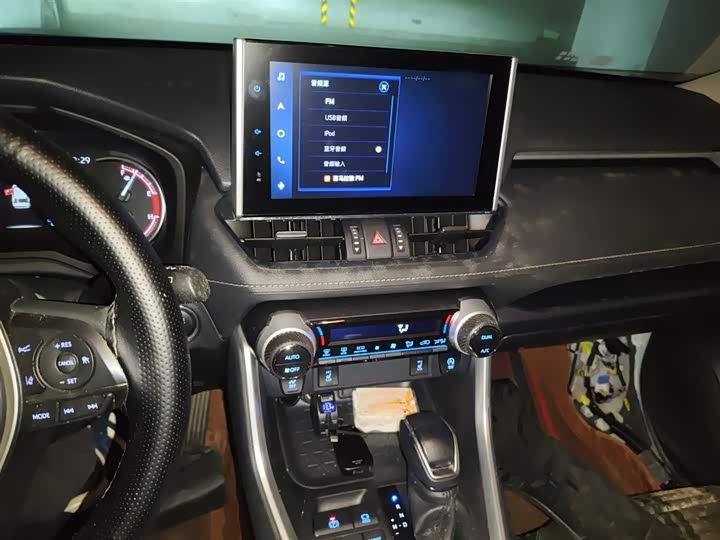 Фото 6 - Toyota RAV4