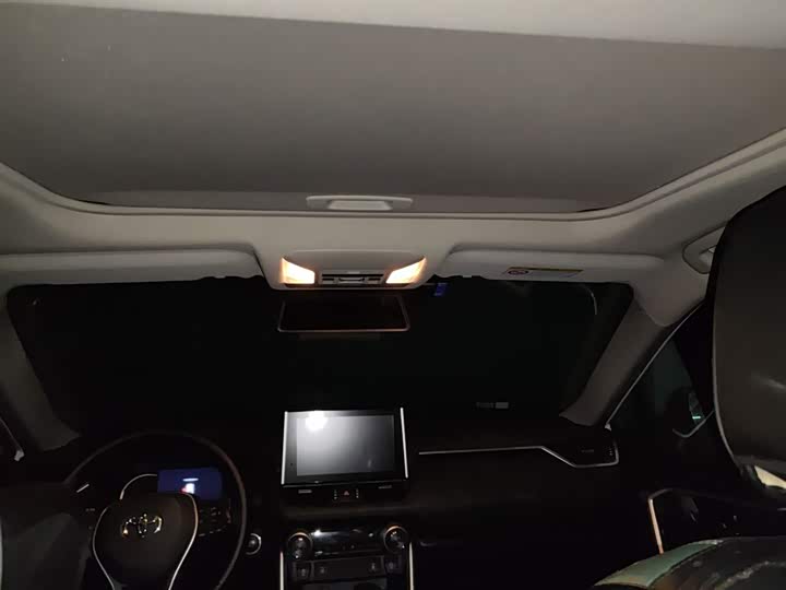 Фото 9 - Toyota RAV4