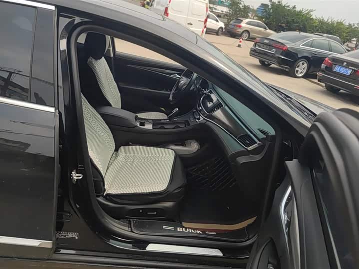 Фото 8 - Buick LaCrosse