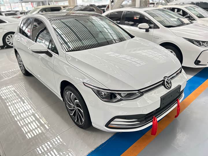 Фото 3 - Volkswagen Golf