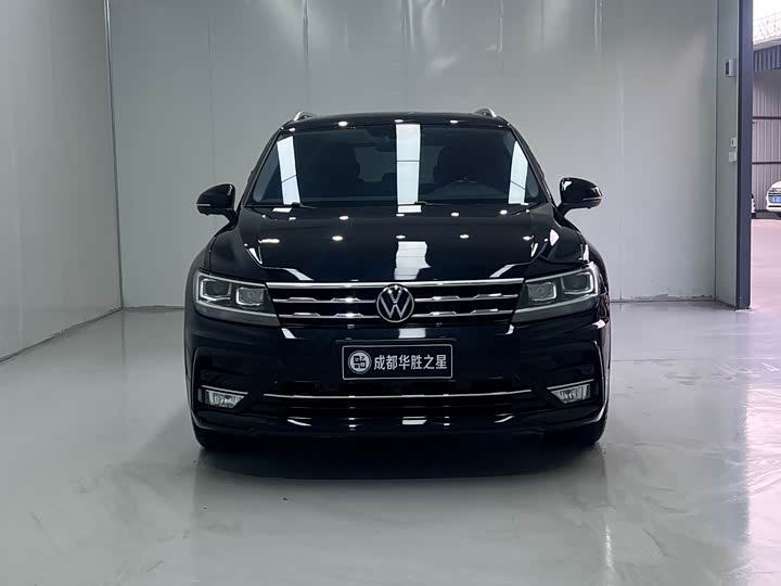 Фото 2 - Volkswagen Tiguan L Pro