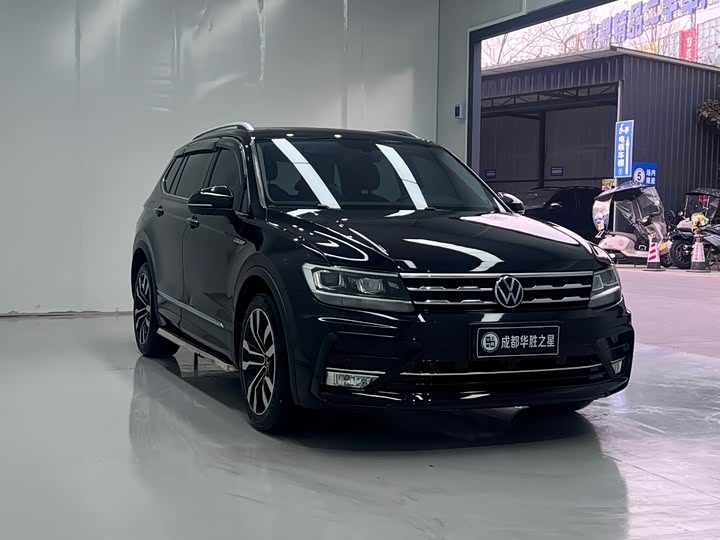 Фото 3 - Volkswagen Tiguan L Pro