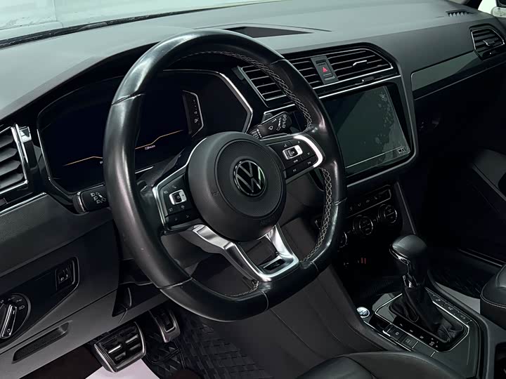 Фото 5 - Volkswagen Tiguan L Pro