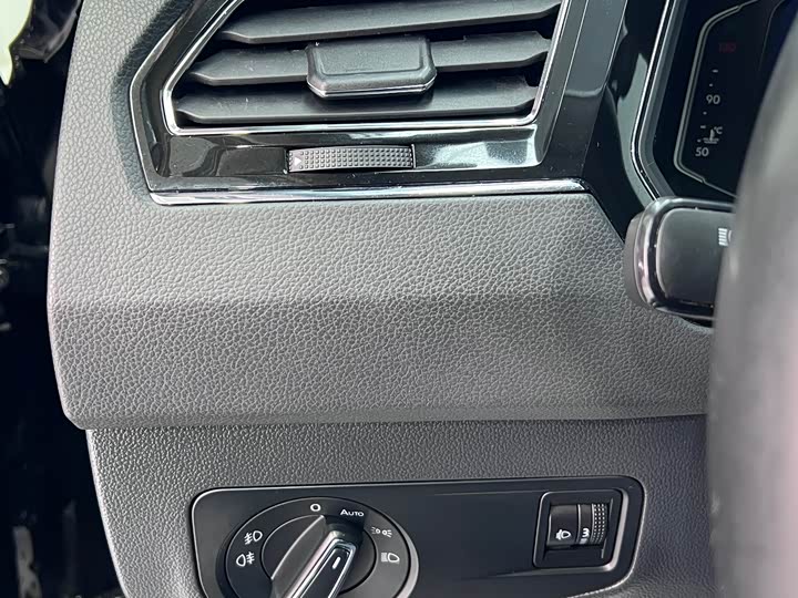 Фото 6 - Volkswagen Tiguan L Pro