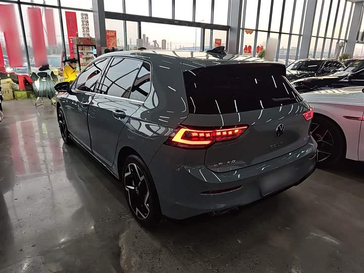 Фото 5 - Volkswagen Golf