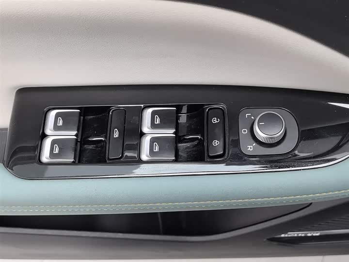 Фото 9 - Geely Emgrand L Hi·P Hybrid