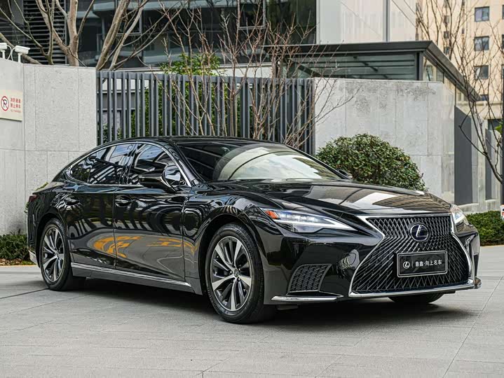 Фото 3 - Lexus LS
