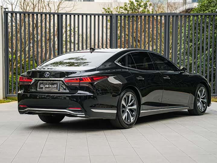 Фото 4 - Lexus LS