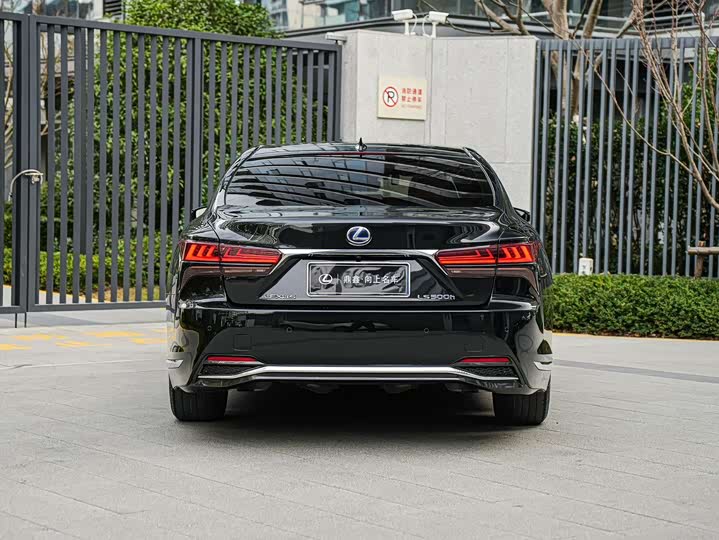 Фото 5 - Lexus LS