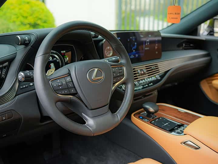 Фото 9 - Lexus LS