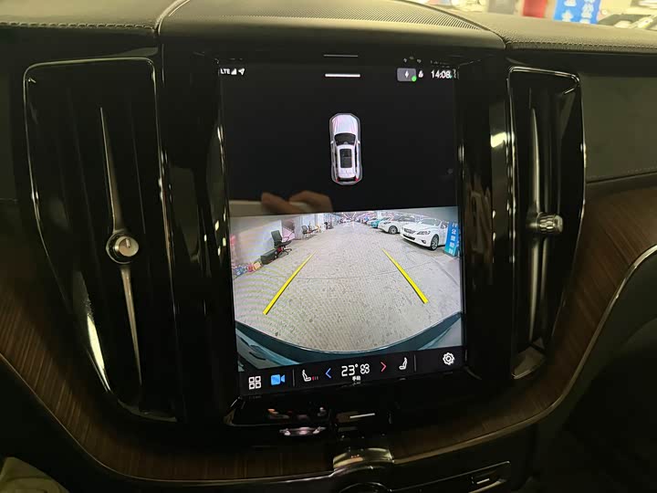 Фото 9 - Volvo XC60