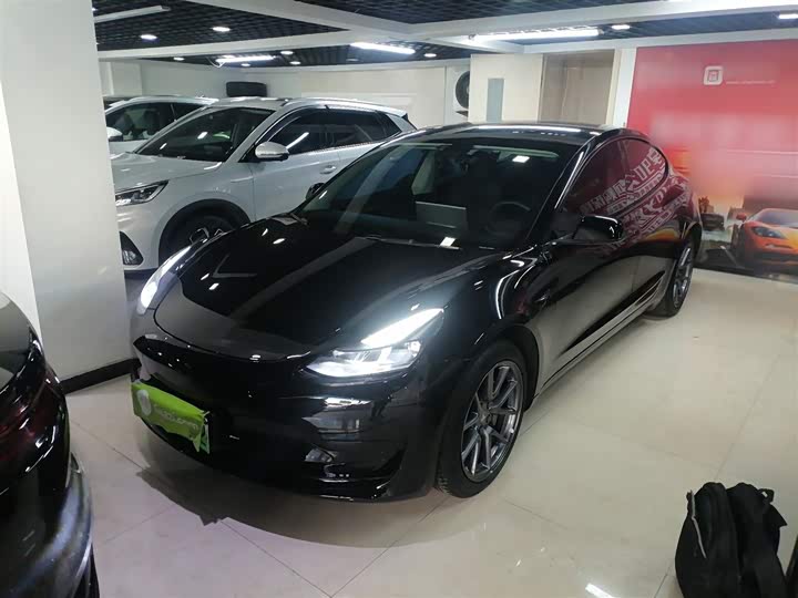 Фото 2 - Tesla Model 3