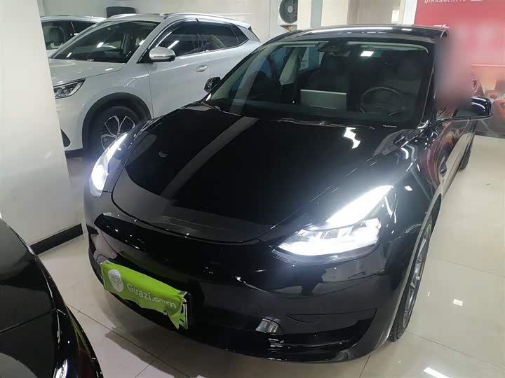 Фото 3 - Tesla Model 3