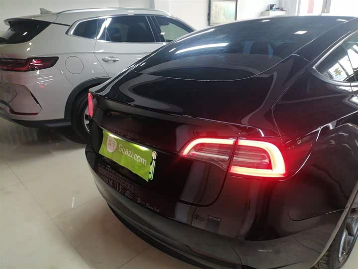 Фото 6 - Tesla Model 3