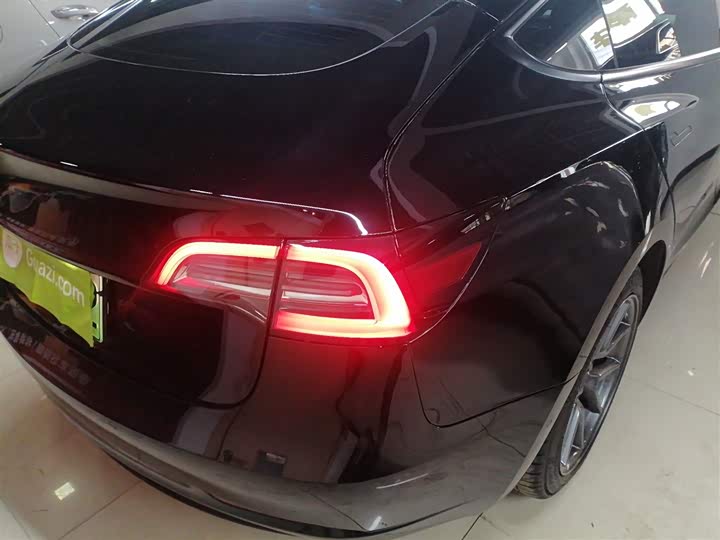 Фото 8 - Tesla Model 3