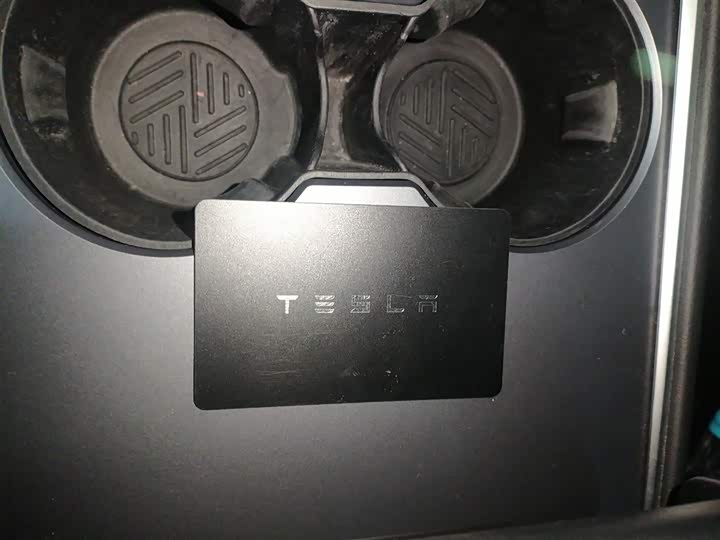 Фото 9 - Tesla Model 3