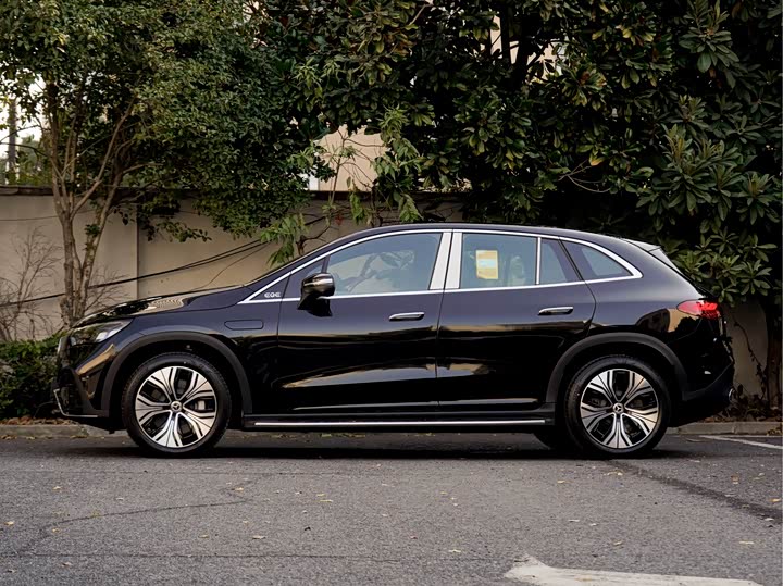 Фото 3 - Mercedes-Benz EQE SUV