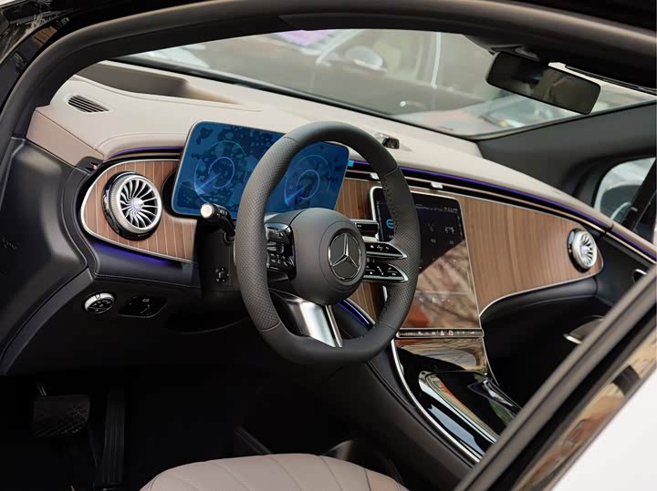 Фото 8 - Mercedes-Benz EQE SUV